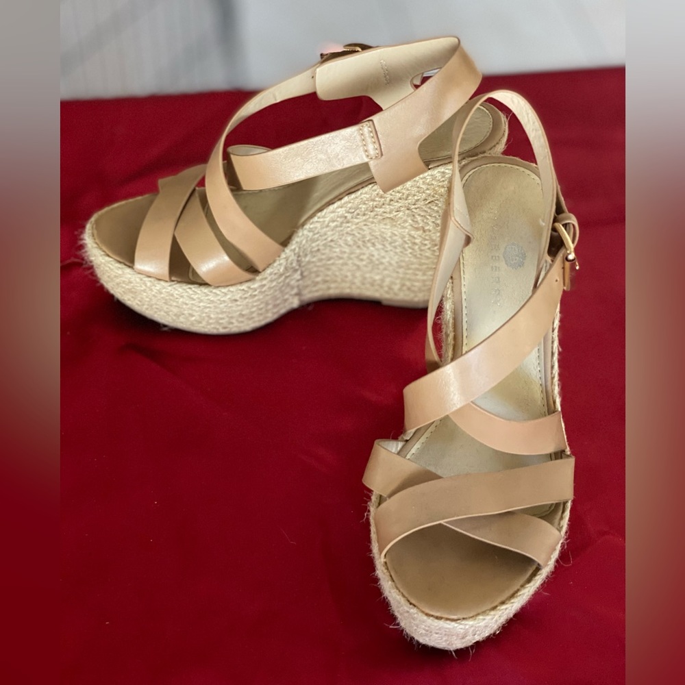 Nude wedges